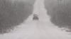 În mai multe localităţi din ţară traficul rutier a fost dat peste cap. Zăpada a devenit un adevărat coşmar pentru drumari