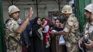 Măsuri de securitate fără precedent în Egipt: Peste 400.000 de militari şi poliţişti au fost dislocaţi în preajma secţiilor de votare