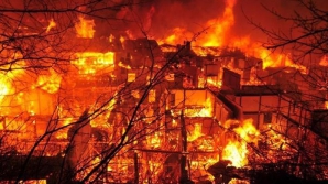 Incendiu de proporţii într-un oraş din China. Sute de pompieri şi voluntari au luptat cu flăcările (VIDEO)