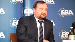 Premierul în exerciţiu al Ucrainei îi reaminteşte Moscovei să-i achite bonusul de loialitate. Arbuzov aşteaptă urgent 2 miliarde de dolari 