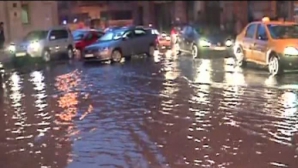 Franţa, sub captivitatea apelor. Cel puţin doi oameni au murit şi o persoană este dată dispărută