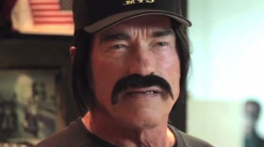 Schwarzenegger, sub acoperire la sala de forţă. Vezi cum încurajează celebrul actor practicarea sportului 