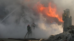 Un sătuc din sudul Norvegiei este ameninţat de un incendiu devastator care a izbucnit în această noapte