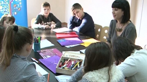 Învaţă de mici cum să iniţieze propria afacere. Mai mulţi copii din Chişinău iau ore de business de la specialişti