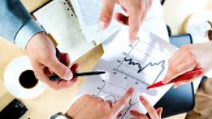 Omenirea, în PERICOL. Iată care sunt riscurile economiei mondiale în 2014