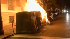Noapte incendiară la Madrid. Mai mulţi protestatari au aruncat cu artificii şi pietre în forţele de ordine