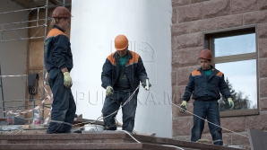 Piaţa muncii în 2014: Persoanele cu studii superioare îşi vor putea găsi mai greu un post de lucru