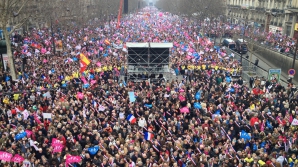 Mii de persoane au protestat la Paris împotriva relaxării legislaţiei ce ţine de avorturi