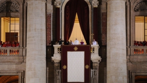 Lumea creştină a trecut printr-o experienţă istorică în 2013, iar familia regală britanică s-a mai ales cu un moştenitor