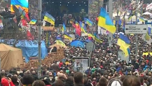 Manifestanţii ucraineni au revenit în Piaţa Independenţei şi cer SUA şi UE să-l sancţioneze pe Ianukovici 