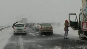 Ninsoarea face victime în România. Doi oameni au fost găsiţi fără suflare sub zăpadă