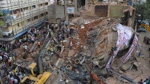 O nouă tragedie în India. Cel puţin 14 oameni şi-au pierdut viaţa după ce o clădire s-a prăbuşit