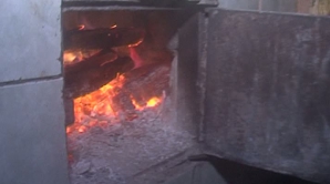 Pompierii din Căuşeni au mers din casă în casă pentru a verifica modul de exploatare a sobelor. "Nu le pasă de viaţa şi sănătatea lor"