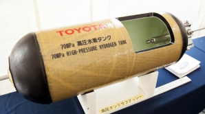 Toyota demonstrează rezistenţa buteliilor de hidrogen trâgând în ele cu focuri de armă