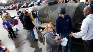 Situaţia revine la normal în statul din SUA în care oamenii nu au voie să bea apă de la robinet (VIDEO)