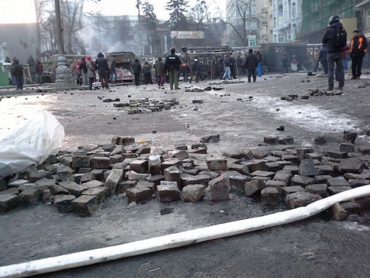 Kievul, ca după război. Imagini IMPRESIONANTE surprinse după ciocnirile dintre protestatari şi forţele de ordine