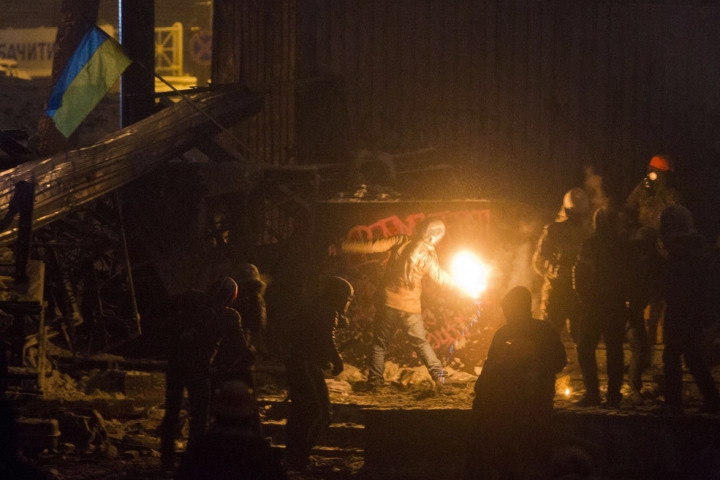 Ucraina fierbe! Kievul s-a transformat într-un câmp de luptă pentru protestatari şi forţele de ordine (GALERIE FOTO)