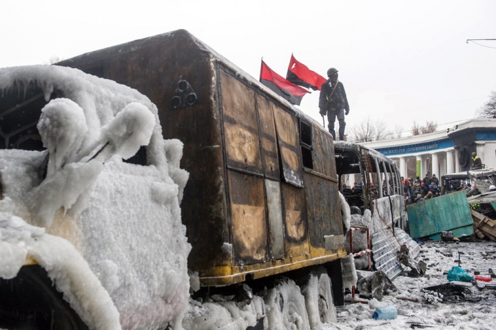 Ucraina fierbe! Kievul s-a transformat într-un câmp de luptă pentru protestatari şi forţele de ordine (GALERIE FOTO)