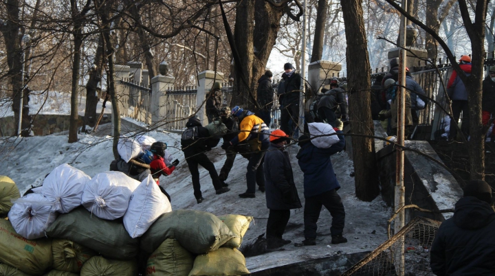 (LIVE-VIDEO/FOTO) Tensiunile continuă la Kiev! Protestatarii au ocupat sediul Ministerului Justiției