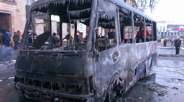 Kievul, ca după război. Imagini IMPRESIONANTE surprinse după ciocnirile dintre protestatari şi forţele de ordine