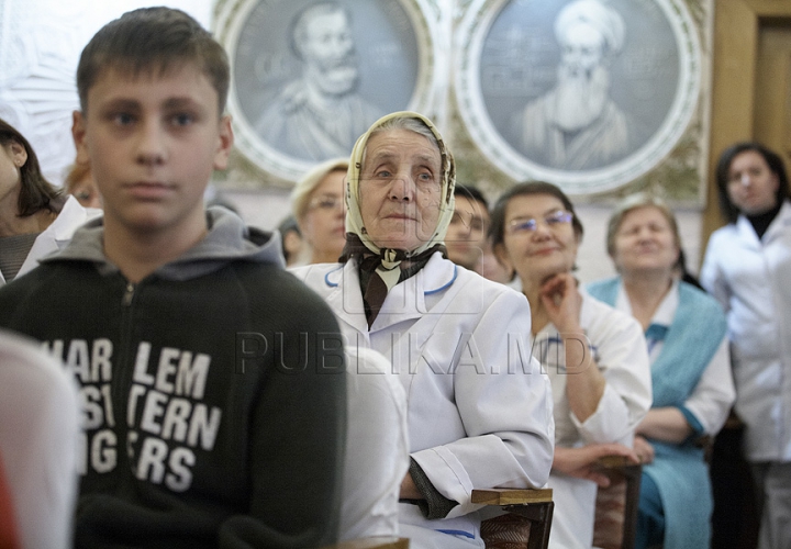 Mai mulţi artişti au cântat pentru copiii internaţi în Spitalul Valentin Ignatenco GALERIE FOTO, VIDEO