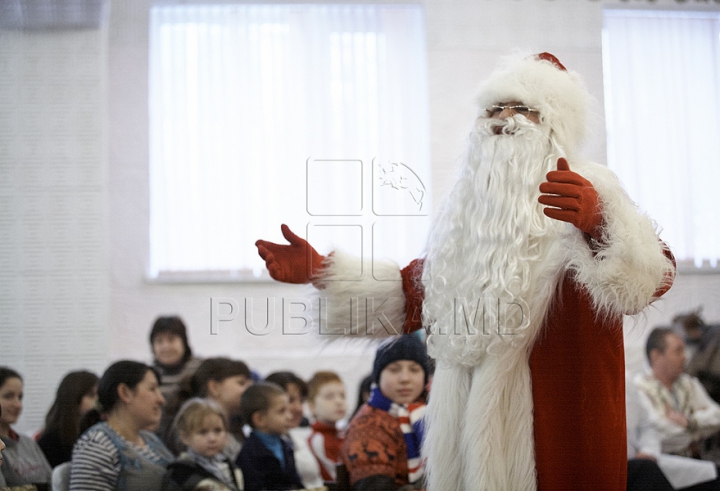 Mai mulţi artişti au cântat pentru copiii internaţi în Spitalul Valentin Ignatenco GALERIE FOTO, VIDEO