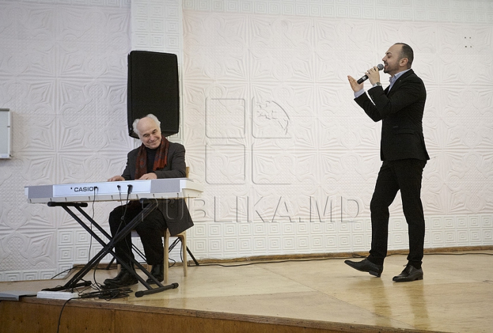 Mai mulţi artişti au cântat pentru copiii internaţi în Spitalul Valentin Ignatenco GALERIE FOTO, VIDEO