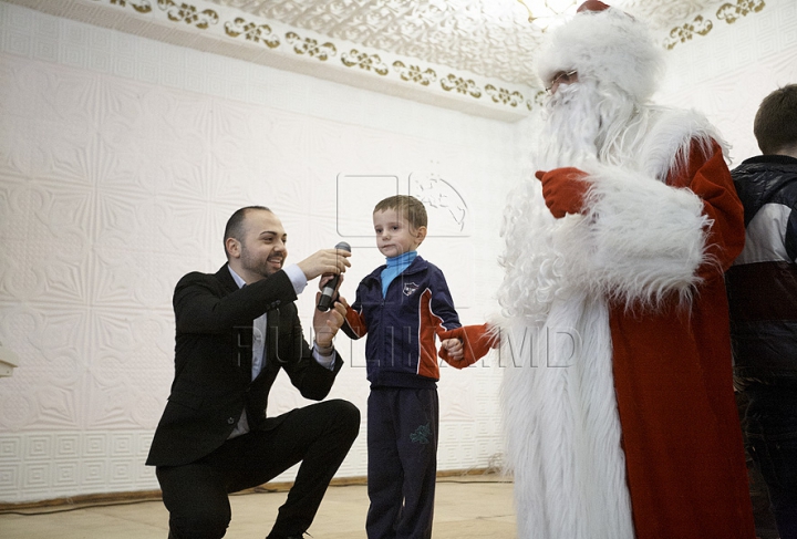 Mai mulţi artişti au cântat pentru copiii internaţi în Spitalul Valentin Ignatenco GALERIE FOTO, VIDEO