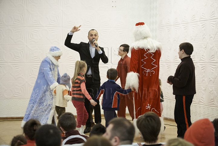 Mai mulţi artişti au cântat pentru copiii internaţi în Spitalul Valentin Ignatenco GALERIE FOTO, VIDEO