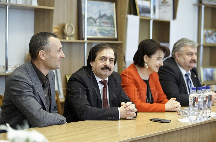 Sărbătoare la Colegiul de Arte din Soroca. Nicolae Botgros a vizitat instituţia care îi va purta numele (FOTO)