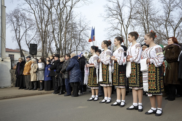 Sărbătoare la Colegiul de Arte din Soroca. Nicolae Botgros a vizitat instituţia care îi va purta numele (FOTO)