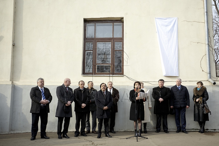 Sărbătoare la Colegiul de Arte din Soroca. Nicolae Botgros a vizitat instituţia care îi va purta numele (FOTO)