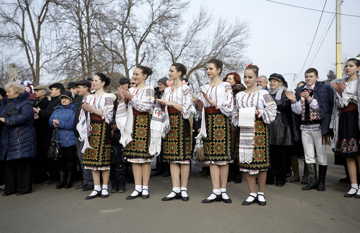 Sărbătoare la Colegiul de Arte din Soroca. Nicolae Botgros a vizitat instituţia care îi va purta numele (FOTO)