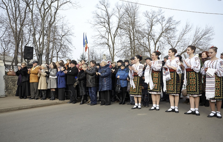 Sărbătoare la Colegiul de Arte din Soroca. Nicolae Botgros a vizitat instituţia care îi va purta numele (FOTO)