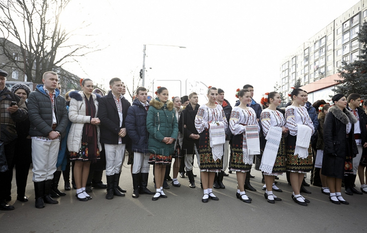 Sărbătoare la Colegiul de Arte din Soroca. Nicolae Botgros a vizitat instituţia care îi va purta numele (FOTO)