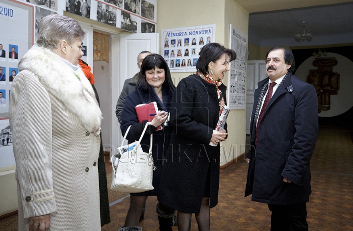 Sărbătoare la Colegiul de Arte din Soroca. Nicolae Botgros a vizitat instituţia care îi va purta numele (FOTO)