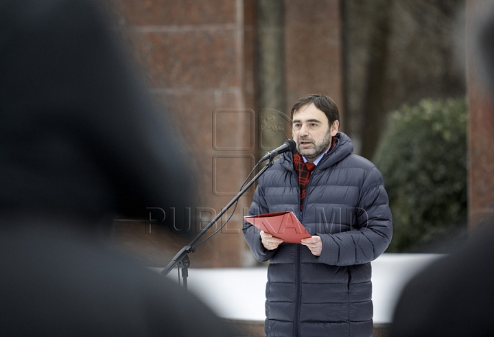 Flori pentru Lenin de la comunişti. PCRM a marcat 90 de ani de la moartea liderului bolşevicilor (FOTO)