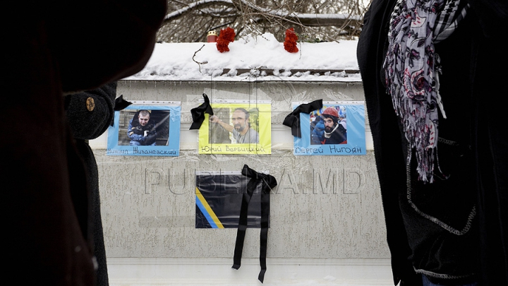 Victimele Maidanului au fost comemorate la Chişinău (GALERIE FOTO)