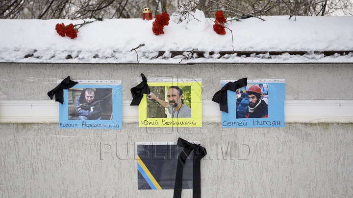 Victimele Maidanului au fost comemorate la Chişinău (GALERIE FOTO)