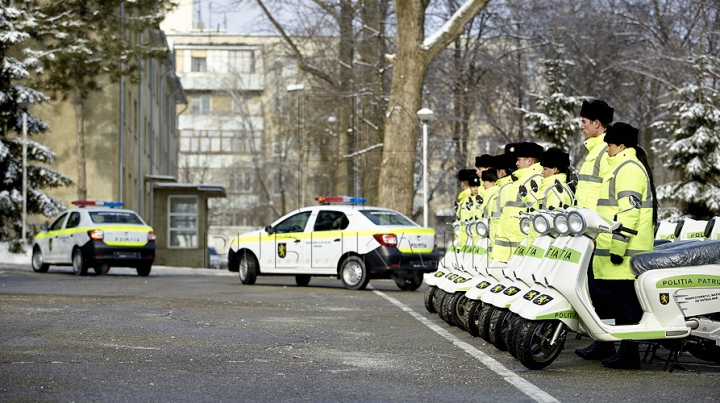 Donaţie pe 2 roţi pentru INP. Poliţiştii vor patrula prin parcuri şi printre blocuri cu 10 motorete special echipate (FOTO)