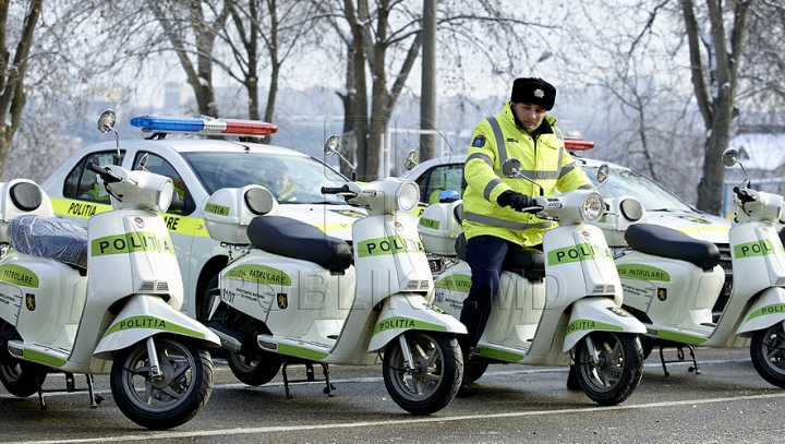 Donaţie pe 2 roţi pentru INP. Poliţiştii vor patrula prin parcuri şi printre blocuri cu 10 motorete special echipate (FOTO)