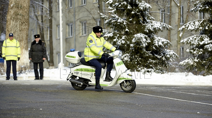 Donaţie pe 2 roţi pentru INP. Poliţiştii vor patrula prin parcuri şi printre blocuri cu 10 motorete special echipate (FOTO)