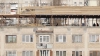 SCANDAL în curtea unui bloc vechi din Chişinău! O firmă vrea să construiască şapte etaje deasupra celor două existente