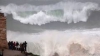 O furtună puternică însoţită de valuri uriaşe s-a abătut asupra coastei de nord a Spaniei