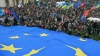 Zeci de mii de ucraineni au ieşit din nou în Piaţa Independenţei din Kiev pentru a cere demisia preşedintelui Victor Ianukovici