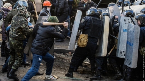 "Situaţia din Ucraina iese de sub control". Scenariile experţilor privind evenimentele din ţara vecină (VIDEO)