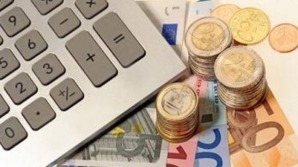 CURSUL VALUTAR: Leul câştigă teren în raport cu moneda unică europeană, însă pierde faţă de dolarul american