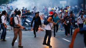 Venezuela este cuprinsă în continuare de violenţe. Numărul morţilor a ajuns la cinci