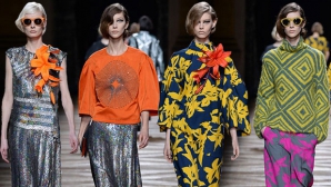 Săptămâna modei s-a mutat la Paris! Guy Laroche şi Dries Van Noten şi-au prezentat colecţiile 