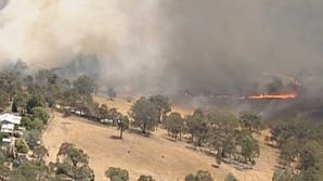 Locuitorii din sudul Australiei, ÎN PERICOL: Zeci de case au ars din cauza incendiilor de vegetaţie